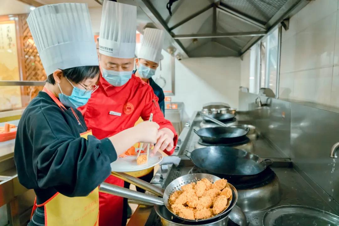 今日研學(xué)結(jié)束，烹飪初體驗，讓夢想觸手可及！