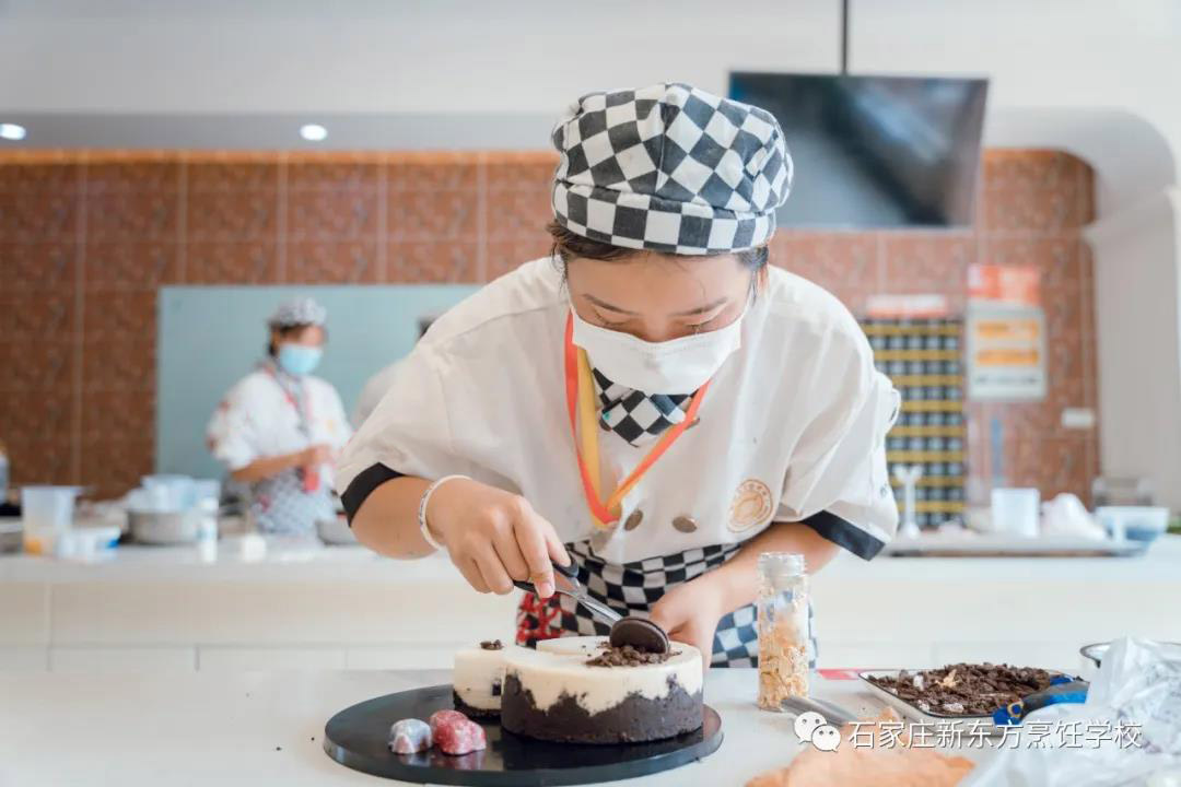 西點技藝，職場“甜”點—— 探索西點師的多彩職業(yè)生涯