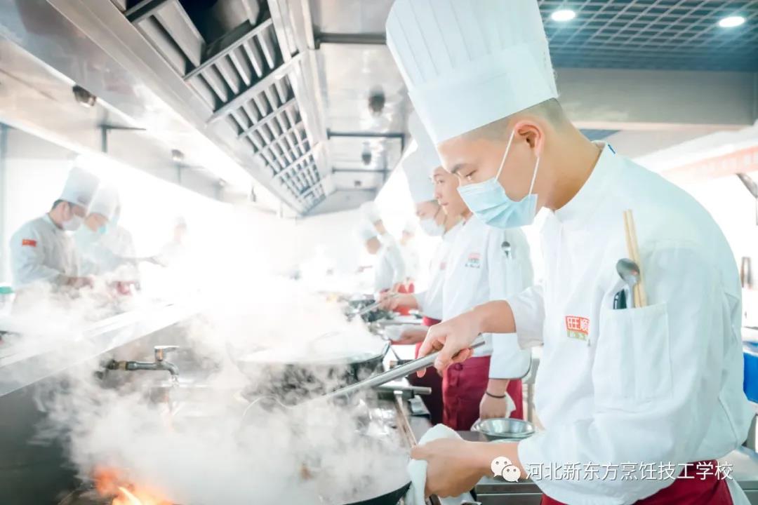 快看！旺順閣爐灶主廚班畢業(yè)，企業(yè)到校來(lái)選拔，學(xué)子搭上直通車(chē)！
