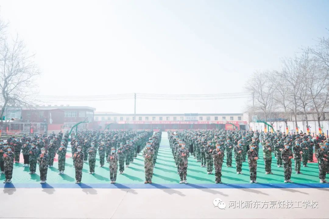 軍訓(xùn)開幕式丨鮮衣怒馬，沙場點(diǎn)兵，今日你們很颯