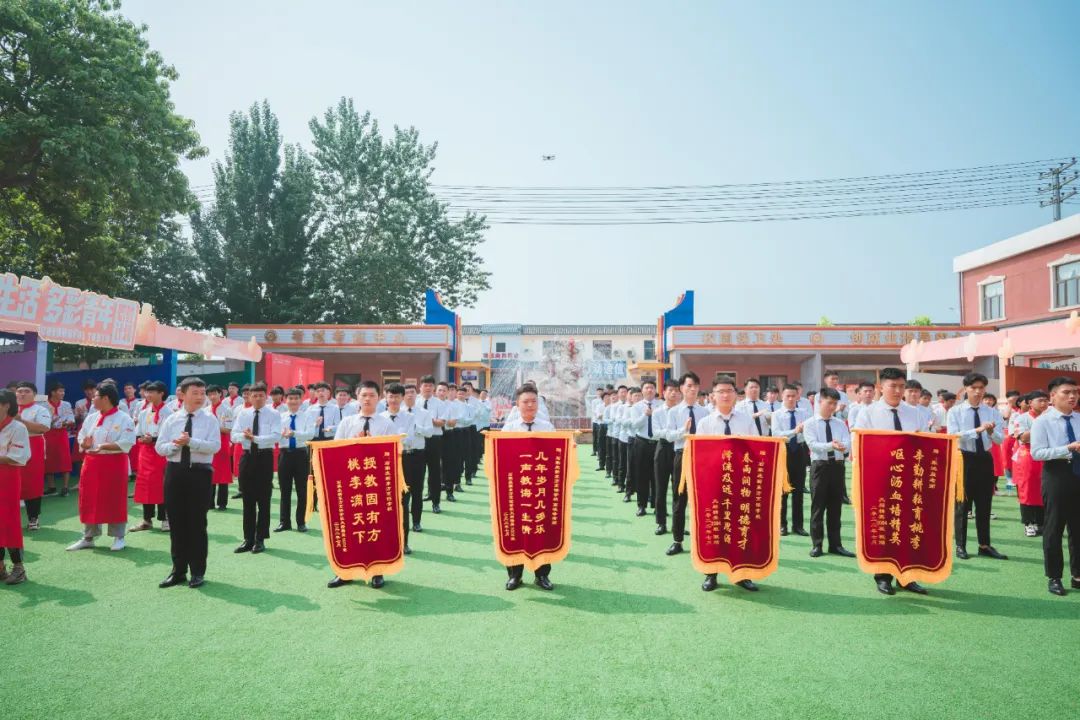 渝鄉(xiāng)辣婆婆班畢業(yè)典禮：用青春作答，與時代同行！