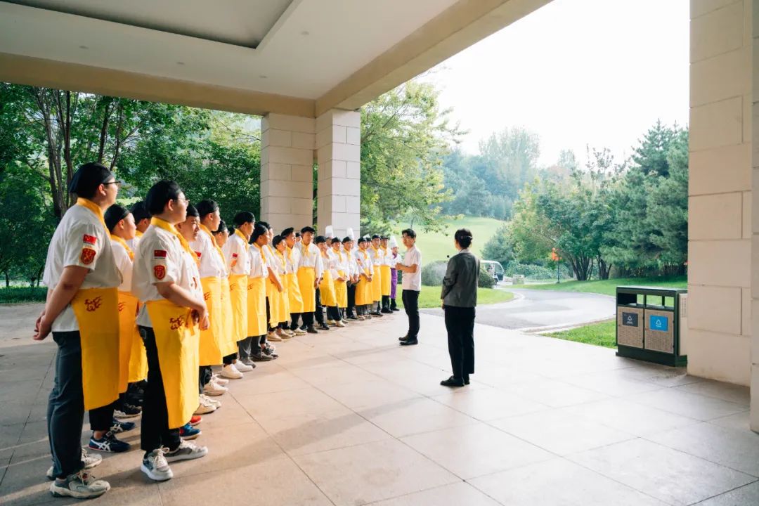 實(shí)地企業(yè)參觀，助力學(xué)生未來！河北新東方學(xué)子應(yīng)邀走進(jìn)『翠屏山迎賓館』觀摩學(xué)習(xí)！