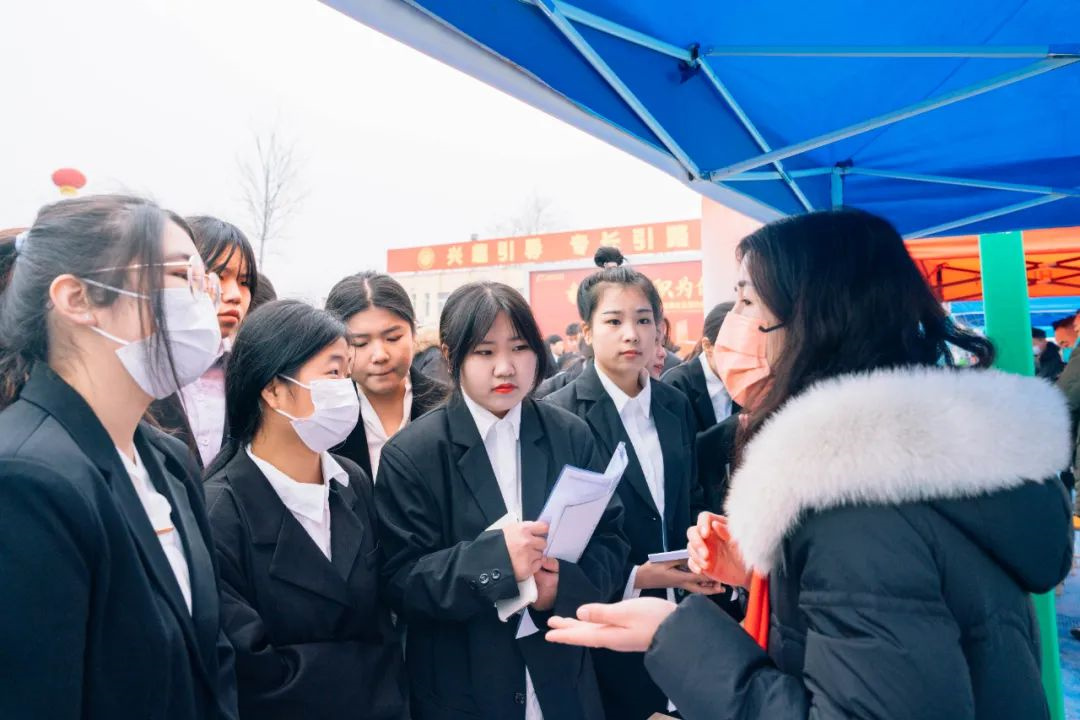 重頭戲！河北新東方2024春季大型校園招聘會(huì)來咯！多家企業(yè)等你pick！