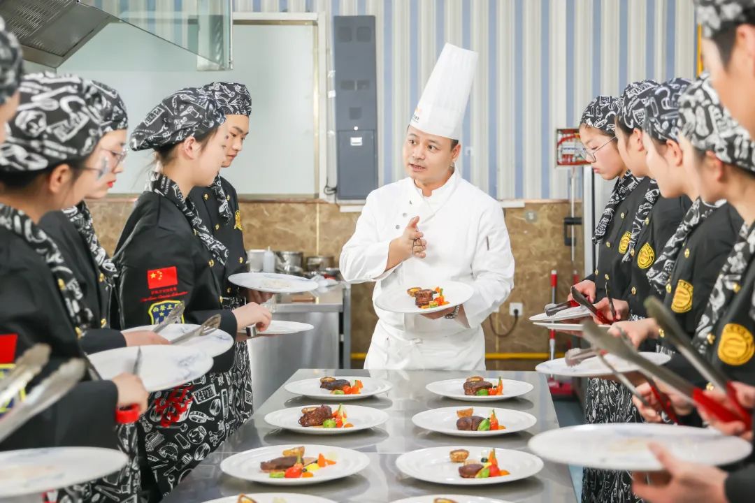 【轉(zhuǎn)學(xué)季】學(xué)技術(shù)為什么要選擇河北新東方？原來是因為這些優(yōu)勢~
