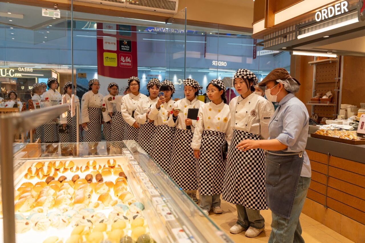 走出課堂 走進(jìn)企業(yè)｜河北新東方學(xué)子赴就業(yè)合作企業(yè)開展參觀研學(xué)活動(dòng)