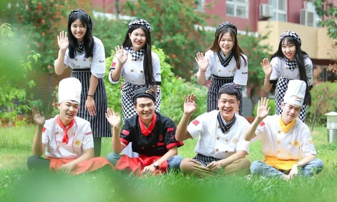 石家莊新東方烹飪學(xué)校貴不貴？學(xué)烹飪一年學(xué)費(fèi)多少錢？