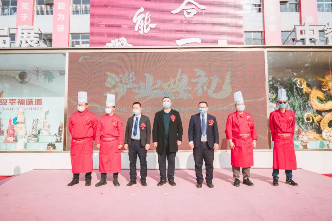 時光不老，青春不散，畢業(yè)只是與期待的未來相遇！
