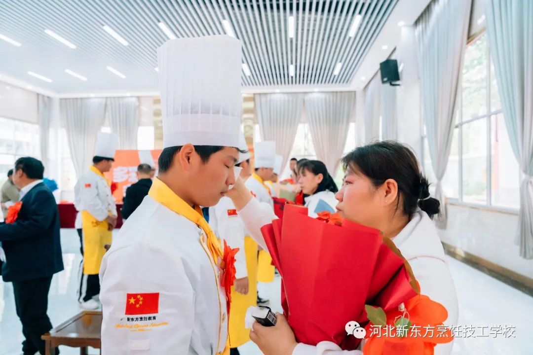 節(jié)日特輯丨母親節(jié)曬合照，帶著媽媽上學(xué)校頭條！